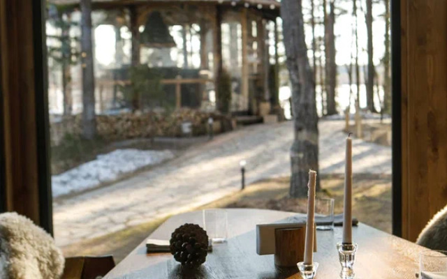 We Lodge Hotel