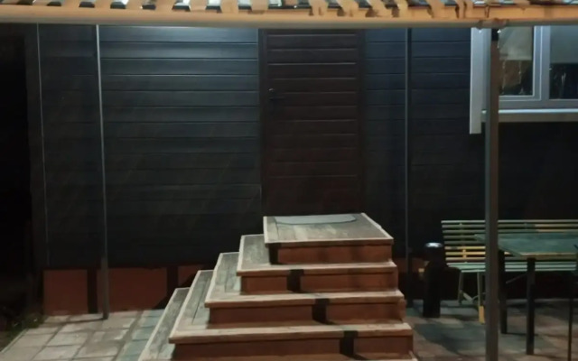 V 15 minutakh ot MtsD Udelnaya Guest house