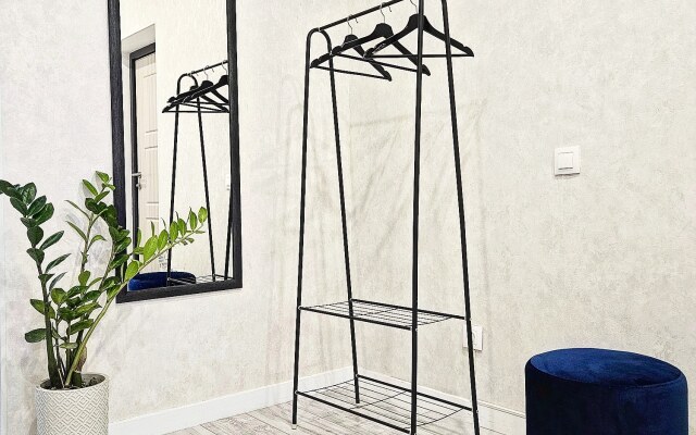 V 5 Minutakh Ot Kremlya Flat