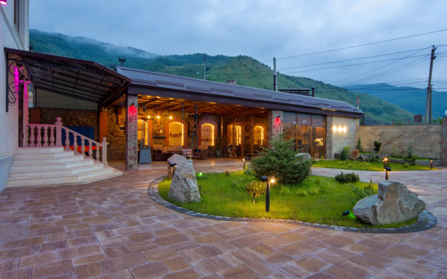 Частный Дом в Горах с Бассейном