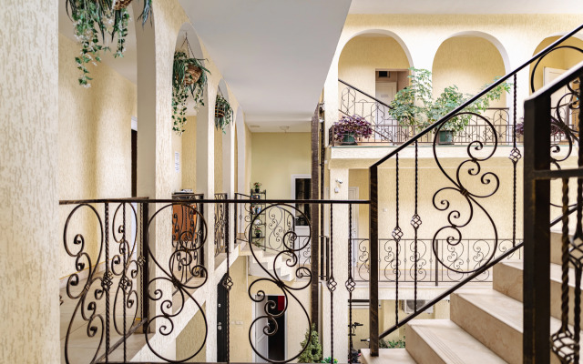 VIVA Larisa Hotel