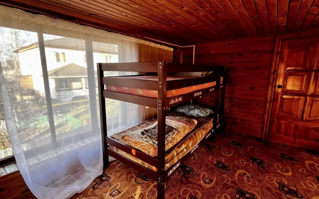 Частный дом двухэтажный на 1-й Лесной улице 1А