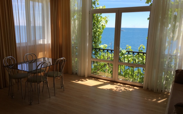 Elling Selena Guest House