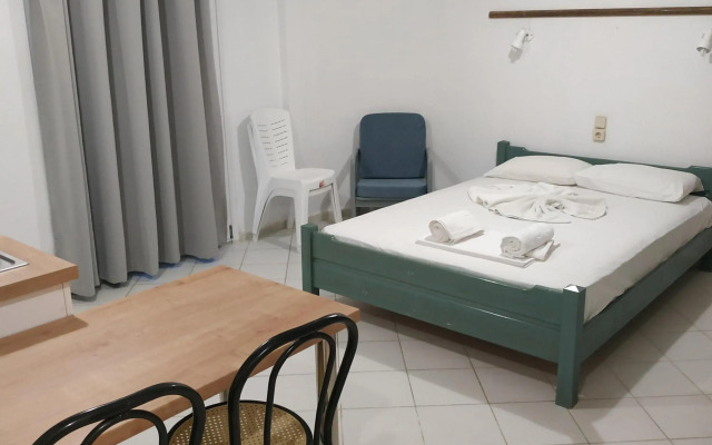 Отель Renia Studios