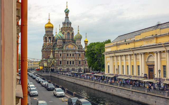 Видовые апартаменты рядом со Спасом на Крови