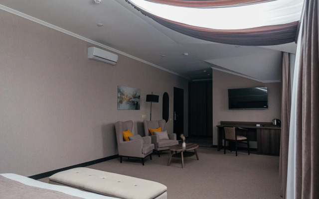 Отель Alex Royal