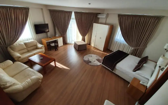 Arvi Hotel