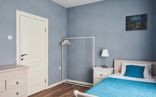 Prostornye Apartamenty u Yekaterininskogo Parka Flat