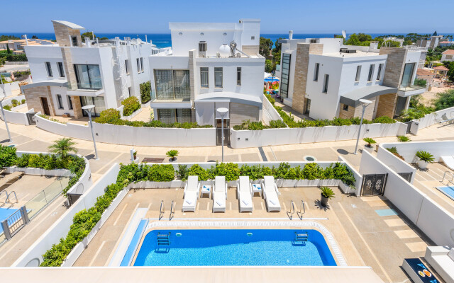 Mare Lombardi Villa
