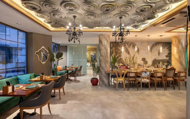 Azuu Hotel