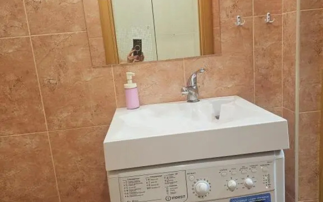Dvuhkomnatnye ryadom s parkom SHvejcariya Apartments