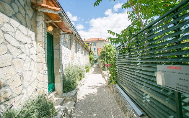 Garden Hotel