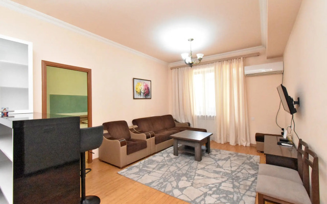3-K v Novostroyke, Ulitsa Argishti, Gl933 Flat