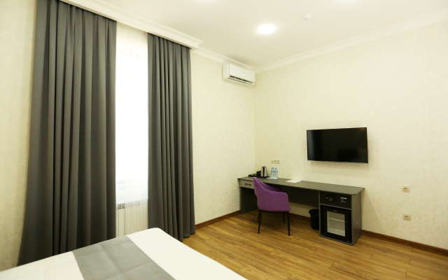 Parklane Hotel