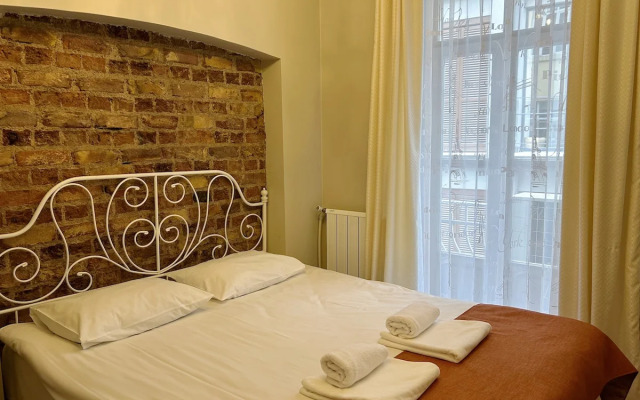 3 Bedroom with Local Charm in Galata Apartments