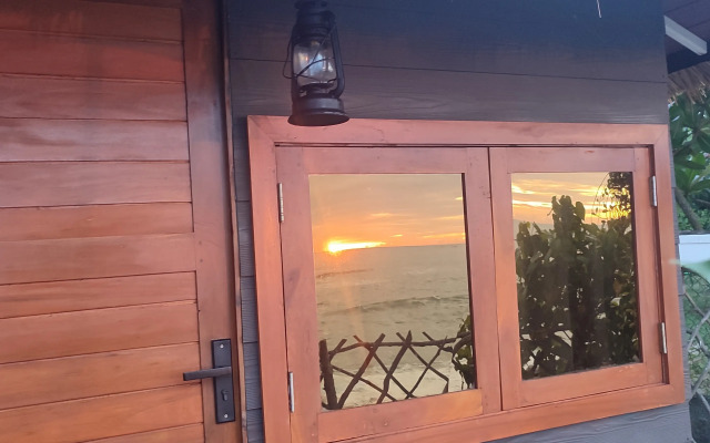 Tomorrowland Beach Villas & Fisherman's Wharf Restaurant Mini Hotel