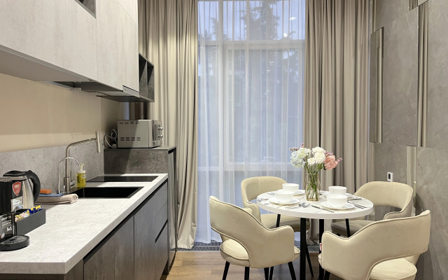 inSochi v tsentre s vidom na Navaginskuyu N317 Apartments