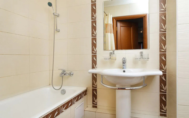 Квартира Двухкомнатная в тихом зеленом дворике