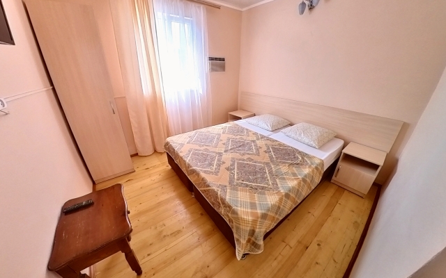 Yuzhny Guest House