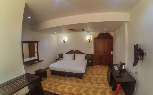 Royal Kandyan Hotel