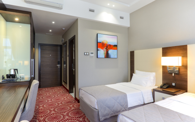 Hotel Senator