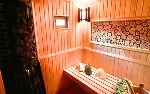 Частный дом Загородный комплекс на берегу реки с баней