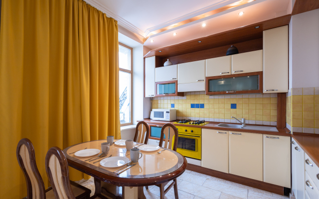 Ryadom S Krasnoy Ploschadyyu Flat
