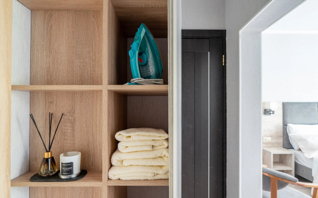 Studiya s balkonom u Dendrariya i morya. Pokrovskij 78 Apartments