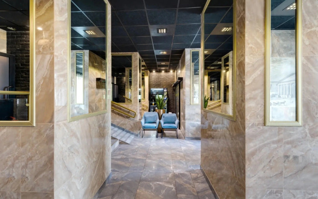 Komfortabelnie U Metro Okruzhnaya Apartments
