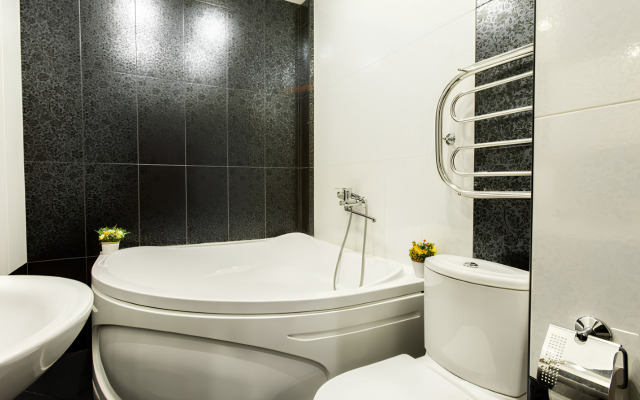 Na Revolyutsionnoy 3 Apartments