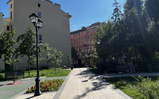 Stilnaya Dizaynerskaya V Odnom Iz Uyutnykh Rayonov Peterburga Flat