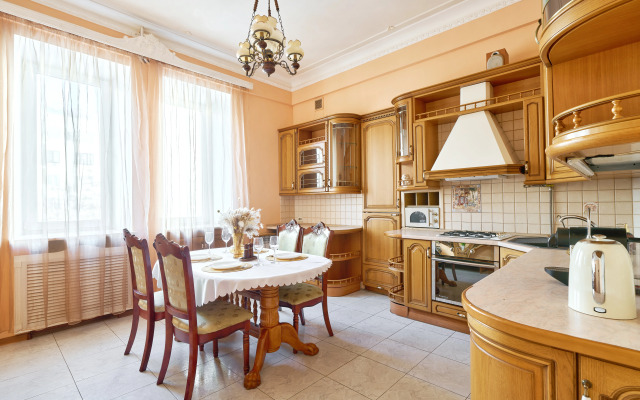 Апартаменты 4-комнатные в центре Москвы