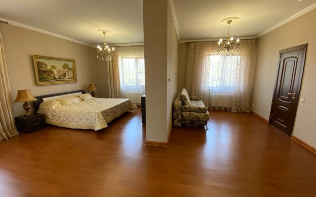 V Kedrovoy Rosche Guest House