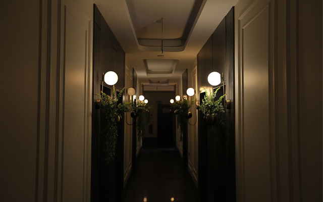 Отель Ren Business