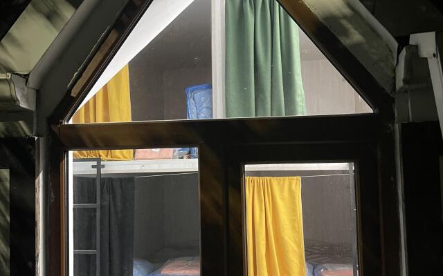 ZyobraHouse Hostel