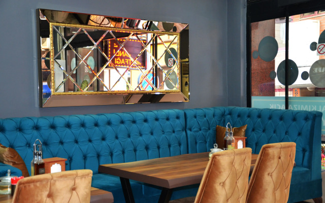 Отель The Lines