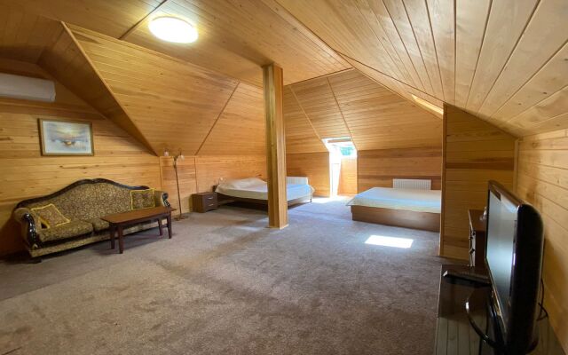 V Kedrovoy Rosche Guest House