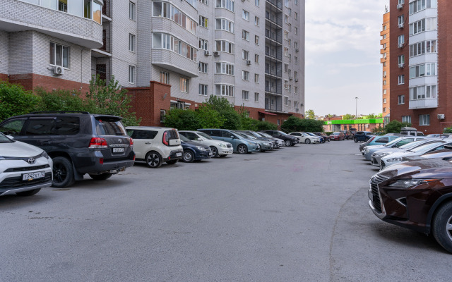 Svetlaya Kvartira V Tsentre Tyumeni Flat