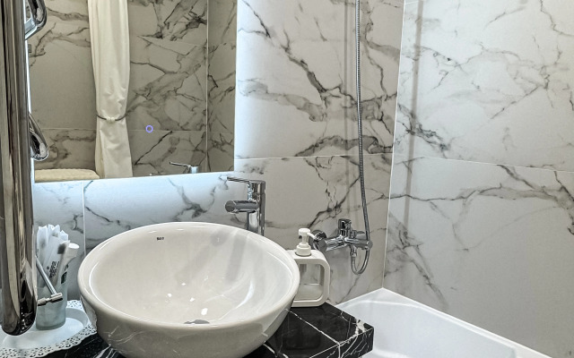 Na Chkalova Posle Remonta, 2 Komnaty: Gostinaya i Spalnya Apartments