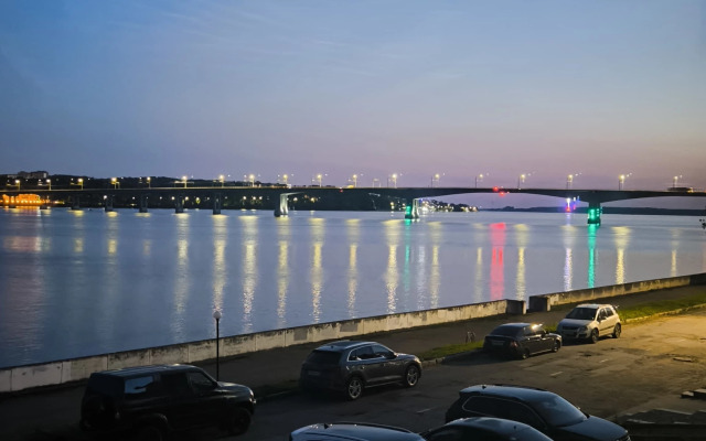 V Dome Na Naberezhnoy Reki Volga Flat