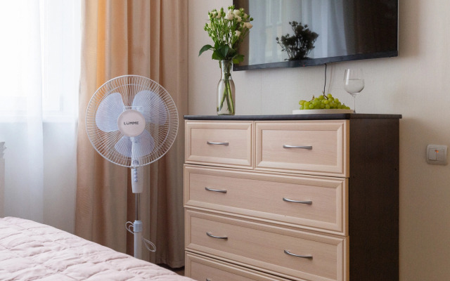 Semejnaya Dvuhkomnatnaya u Zooparka s Gamakom na Lodzhii Flat