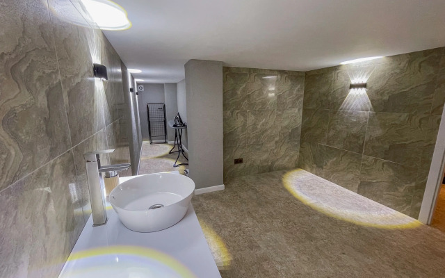 Dvukhurovnevye s basseynom Apartments