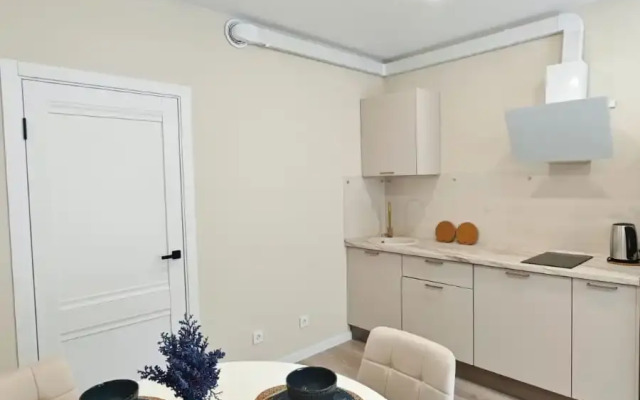 Studiya v Zhk Letniy s vidom na les Apartments