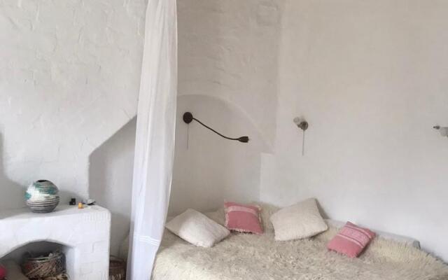 Апартаменты возле пляжа с красивым садом