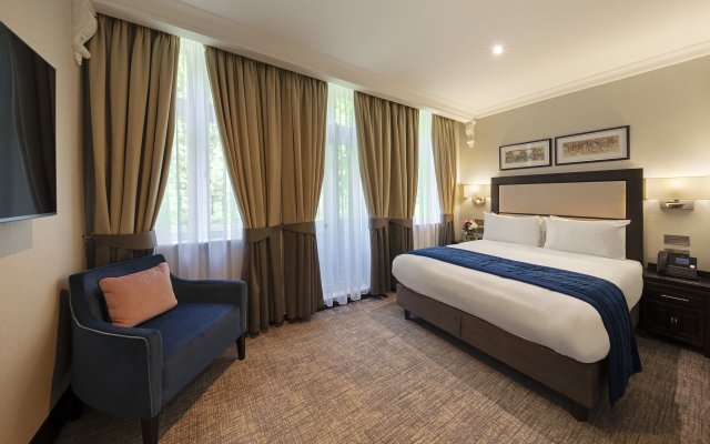 Wellington Hotel by Blue Orchid