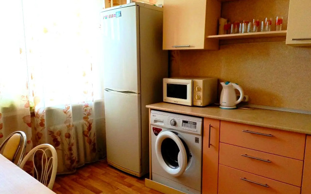 Khudozhnik Zhdyot Svoikh Gostey Flat