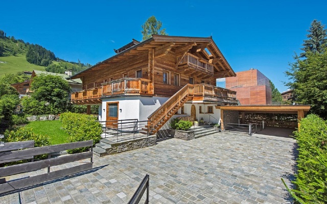 Вилла Lovely Chalet Kitzbuhel