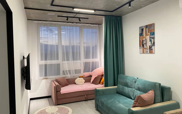 Апартаменты Пикассо - индустриальный шик с яркими акцентами