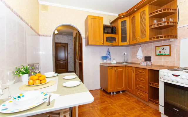 Komfortnaya Chetyrekhkomnatnaya Kvartira V Tsentre Novosibirska Flat