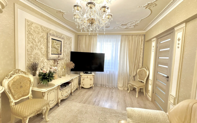 U Metro Pushkinskaya Flat